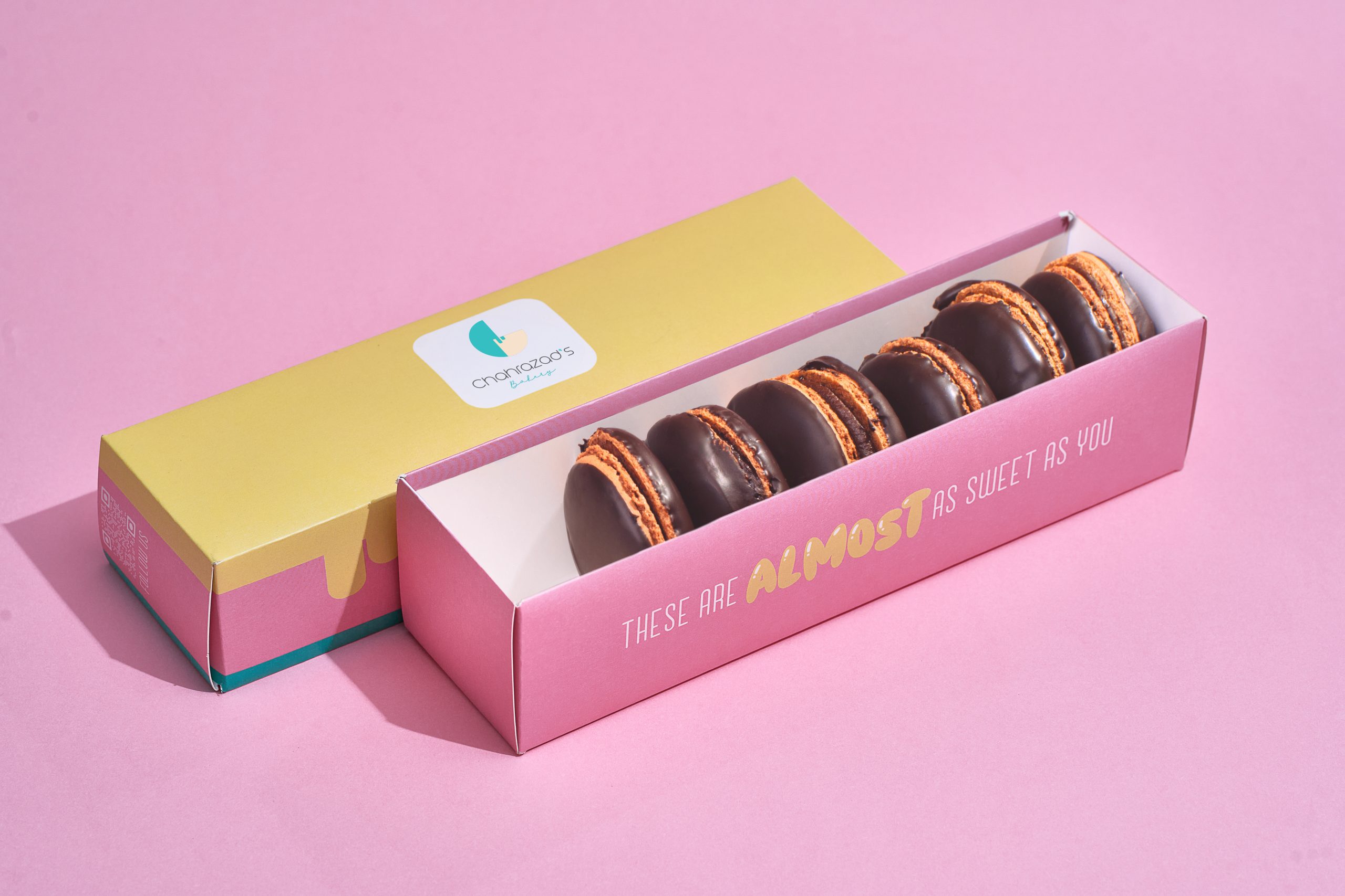 Box of 6 chocolate-dipped macarons